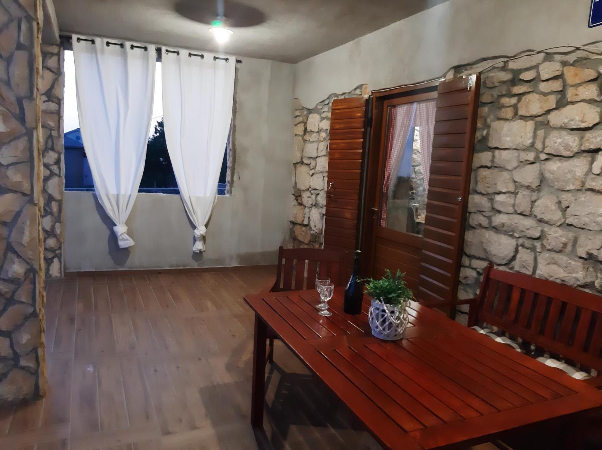 Nino Apartmán *